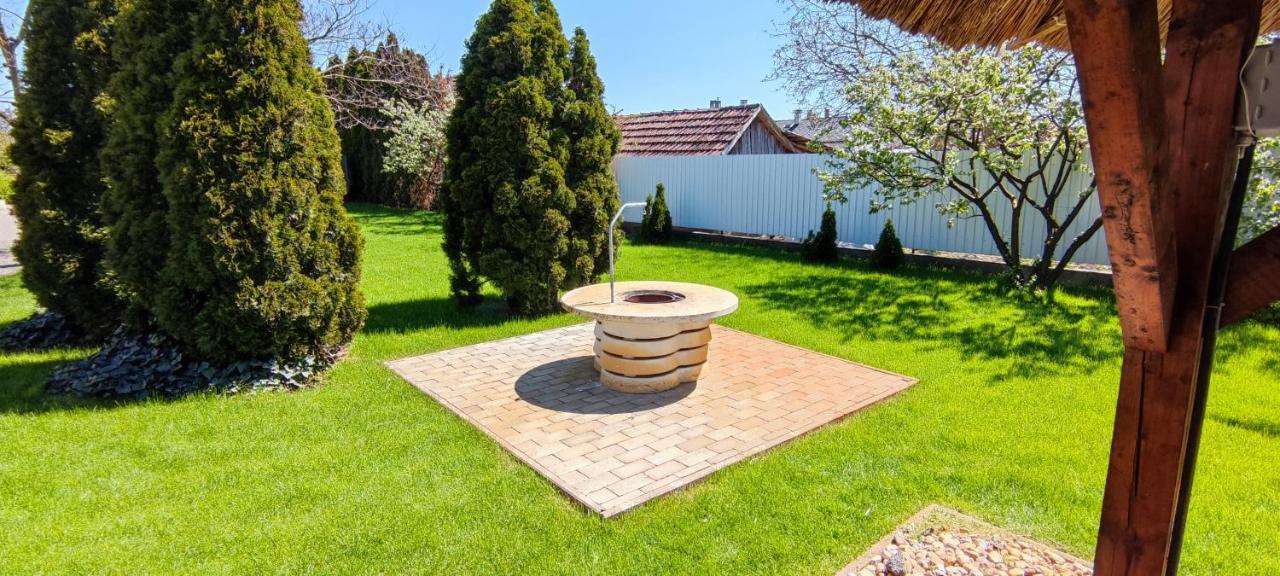 Village Garden Family Guest House Tiszakanyár Exteriér fotografie
