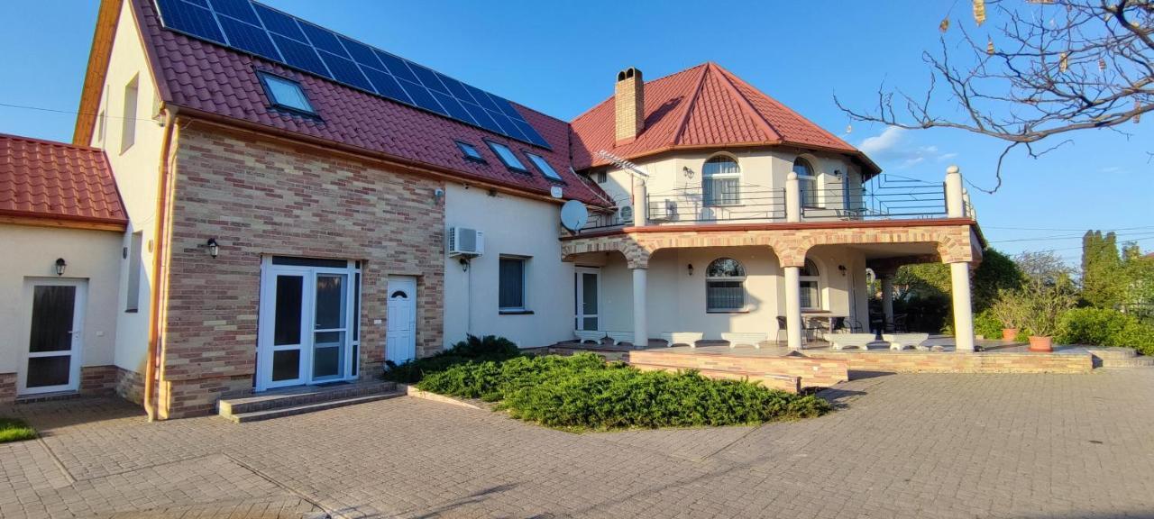 Village Garden Family Guest House Tiszakanyár Exteriér fotografie