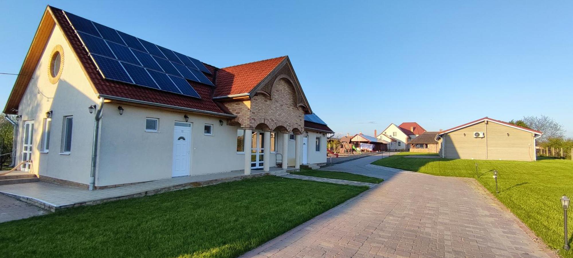 Village Garden Family Guest House Tiszakanyár Pokoj fotografie